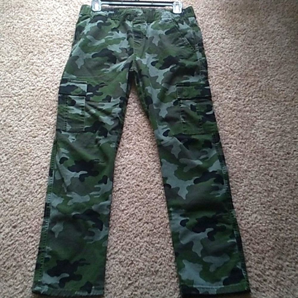 Boys Cat&Jack camouflage green cotton pants.